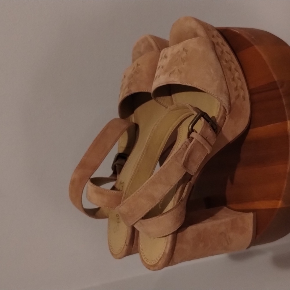 SPLENDID Suede Platform Heels Size 9.5 Tan Neesha Sandals